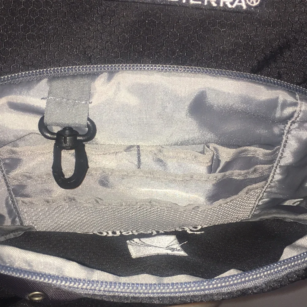 HIGH SIERRA LAPTOP BACKPACK LOTS OF STORAGE COMFORTABLE STORES LAPTOP SECURELY